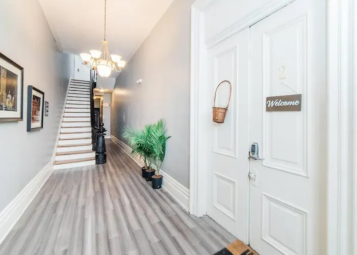 Spectacular Location - Walkable Entertainment Apartment *