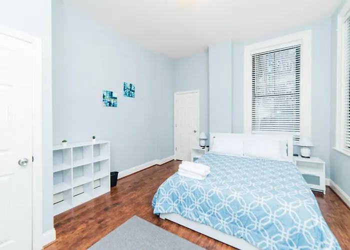 Spectacular Location - Walkable Entertainment Apartment