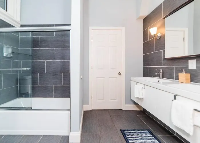 Apartment Spectacular Location - Walkable Entertainment *