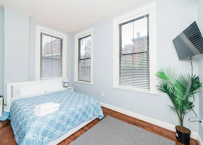Spectacular Location - Walkable Entertainment *