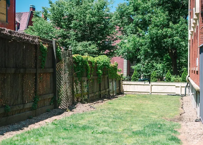 Spectacular Location - Walkable Entertainment Apartment *